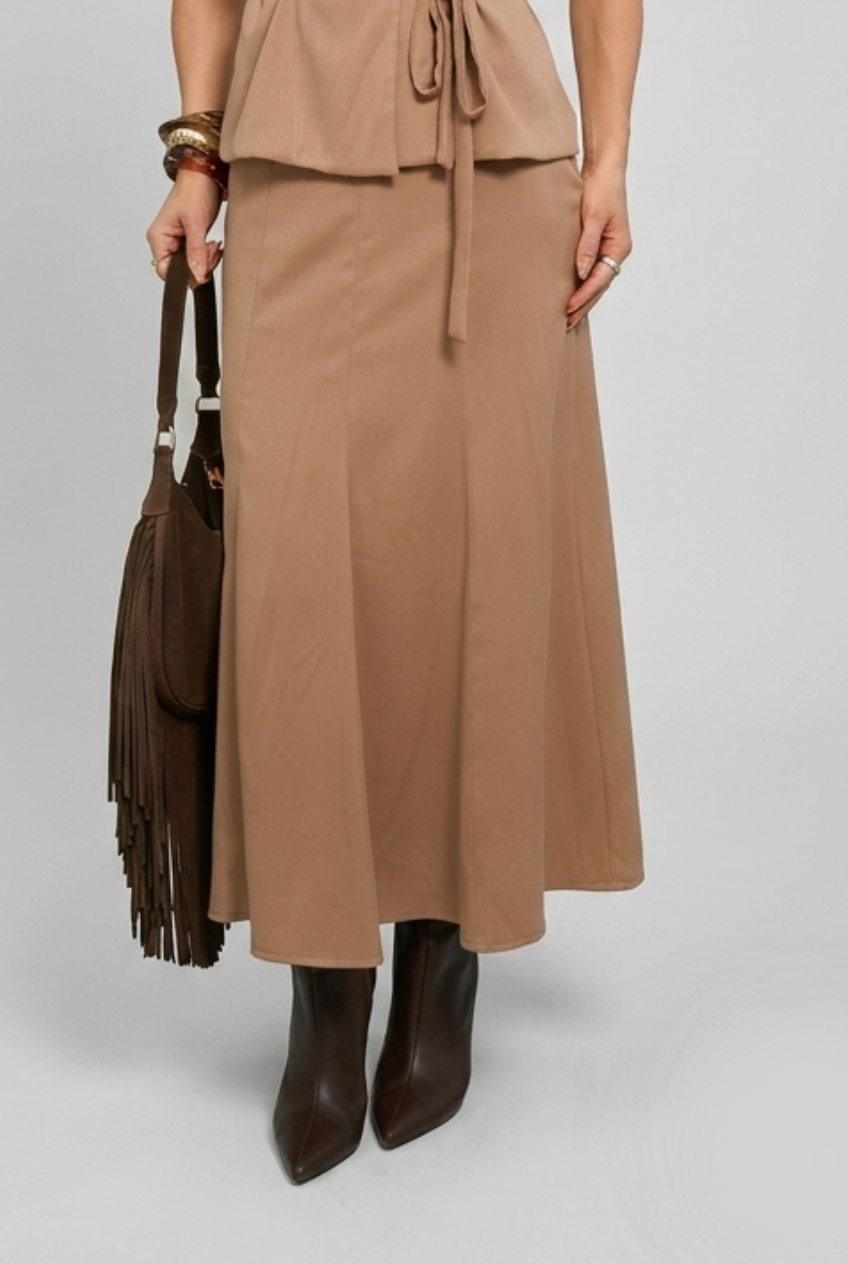 SAIA MAXI MIDI COM RECORTES