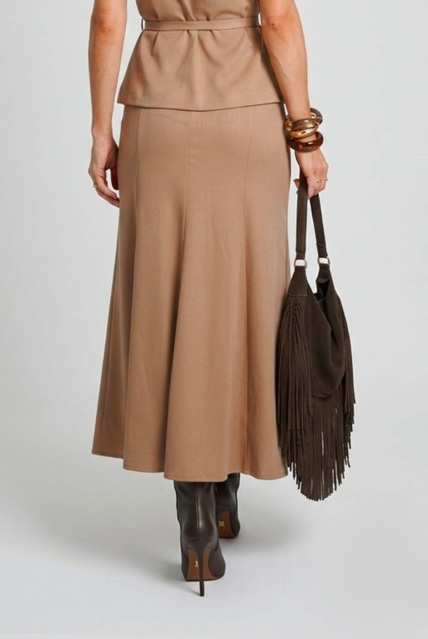 SAIA MAXI MIDI COM RECORTES