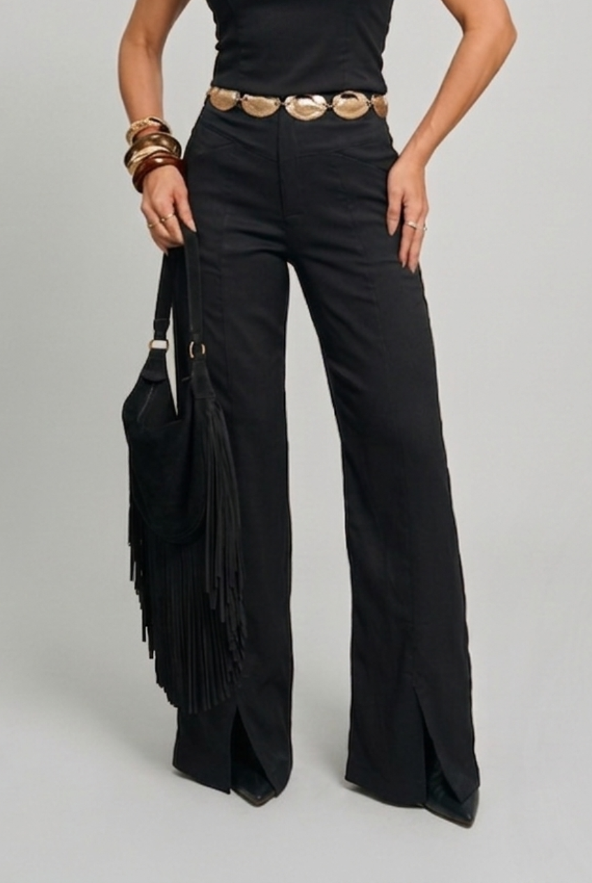 CALÇA COM FENDA