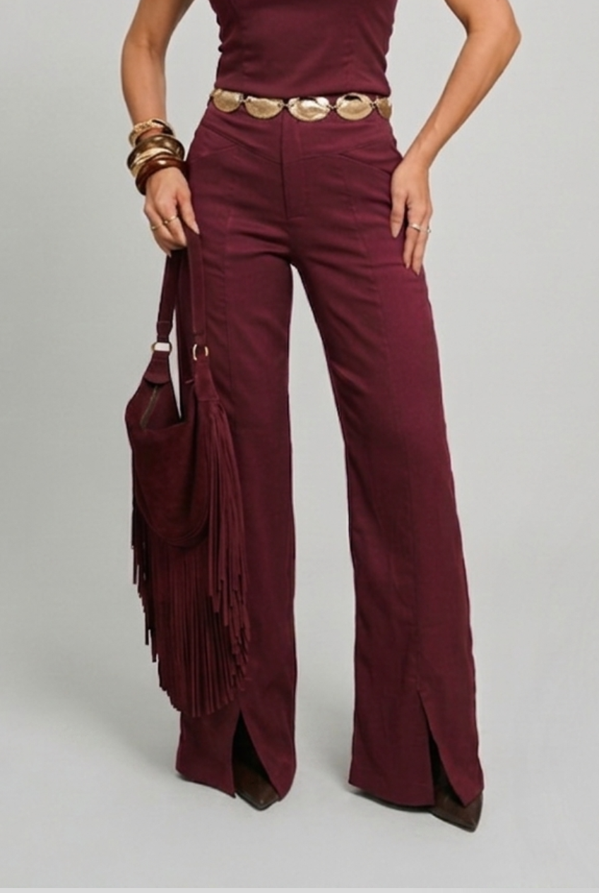 CALÇA COM FENDA