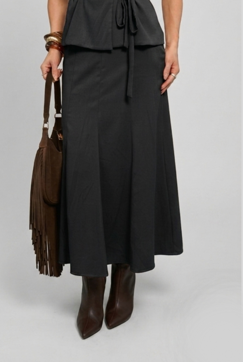 SAIA MAXI MIDI COM RECORTES